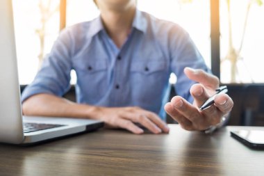 İşadamı office toplantıda 