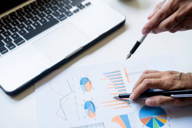 Takım iş süreci. genç iş yöneticileri ekip ile yeni çalışma