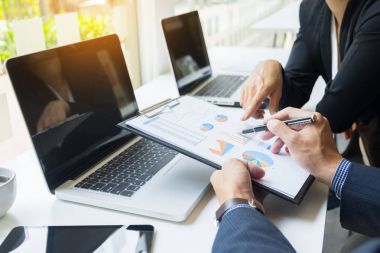 Yeni proje ile çalışan iş yöneticilerinin.