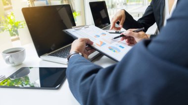 Yeni proje ile çalışan iş yöneticilerinin.