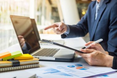 Takım iş süreci. genç iş yöneticileri ekip ile yeni çalışma