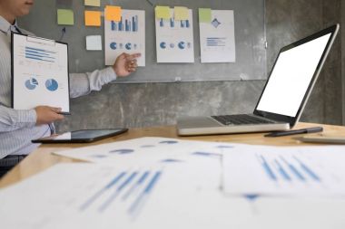 hoparlör veren grafik sunum