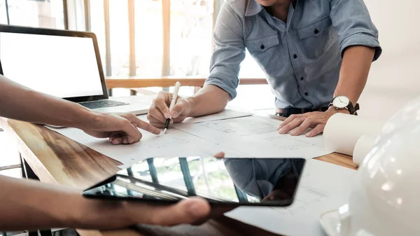 Businessmen meeting at audience — Stock Photo, Image