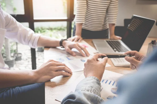 Reunión de negocios en la oficina —  Fotos de Stock