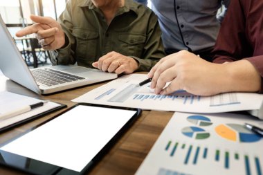 Ofiste iş görüşmesi.