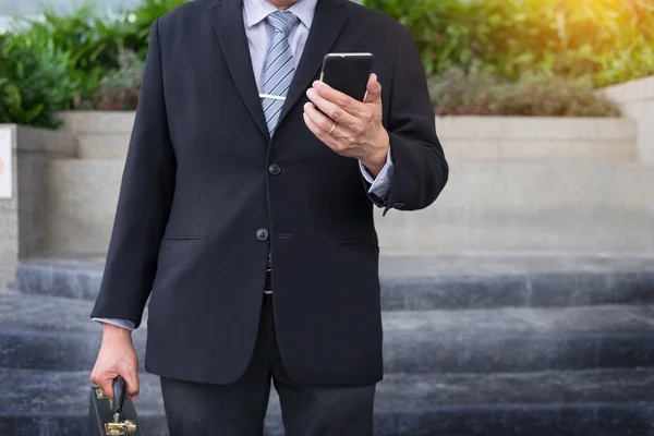 Business man using smartphone — Stock Photo, Image