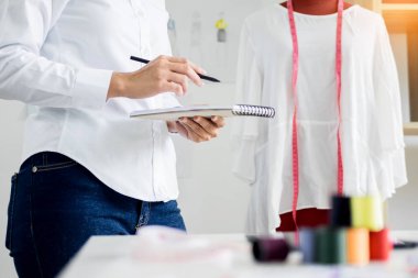 Asya terzi Atölyesi mak manken giysi tasarımı ayarlar