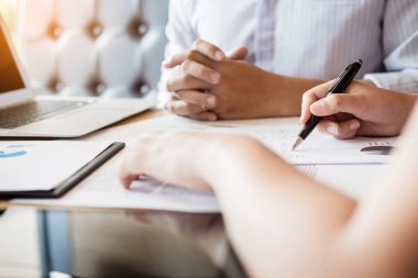 Takım iş süreci. genç iş yöneticileri ekip ile yeni çalışma