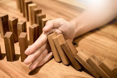 işadamı el durdurmak Domino sürekli devrildi veya c ile risk