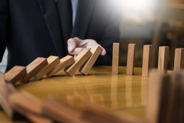 işadamı el durdurmak Domino sürekli devrildi veya c ile risk
