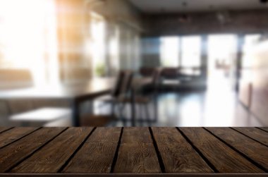 Ahşap masa ve oda iç dekorasyon arka plan boş, eşya