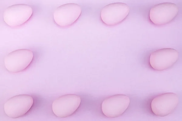 Colocação plana de ovos de Páscoa fundo mockup, vista de cima com — Fotografia de Stock