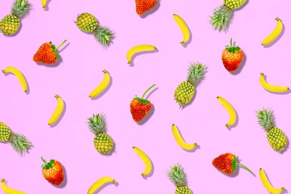 신선한 여름 휴가 개념 평면에 대 한 달콤한 과일의 패턴 누워 — 스톡 사진
