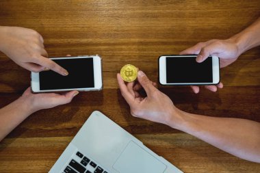 el değişimi altın metal Bitcoin Kripto para yatırım-s