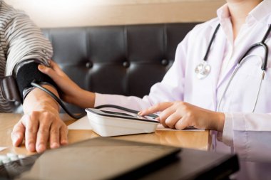 Sağlık, hastane ve tıp kavramı - doktor ve hasta m