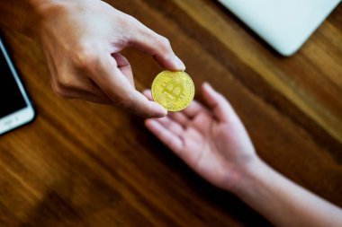 el değişimi altın metal Bitcoin Kripto para yatırım-s