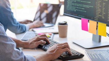 Masaüstü pc programlama kodu tec üzerinde çalışan pensive programcı