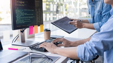 Masaüstü pc programlama kodu tec üzerinde çalışan pensive programcı