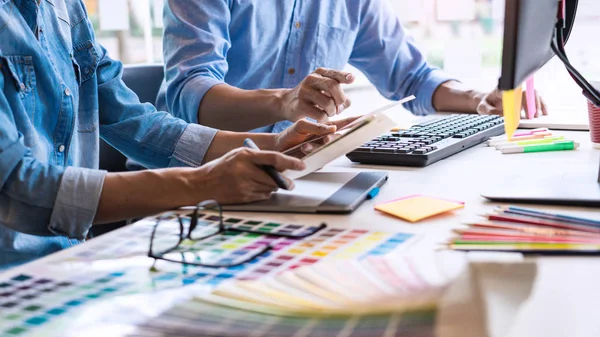 Professionel kreativ arkitekt grafisk desiner erhverv choos - Stock-foto