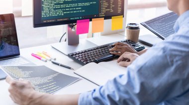 Masaüstü pc programlama kodu tec üzerinde çalışan pensive programcı