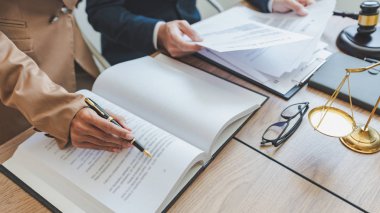 Avukat davası noter danışmanlığı veya müzakere bacağı tartışması