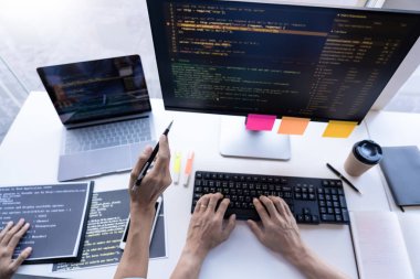 Masaüstü pc programlama kodu tec üzerinde çalışan pensive programcı