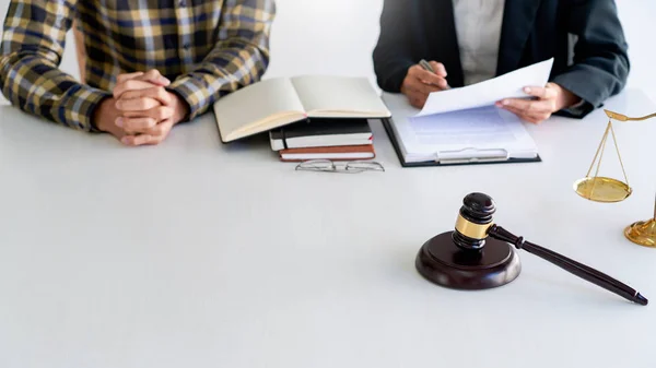 Lawyer having meeting and consoling solution to his clients prov — Stock Photo, Image