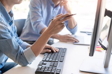 Masaüstü pc programlama kodu tec üzerinde çalışan pensive programcı