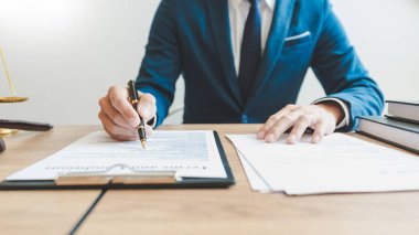 Avukat davası noter danışmanlığı veya müzakere bacağı tartışması