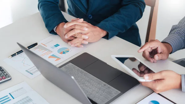 Unternehmer-Kollegen diskutieren Projekt, Brainstorming — Stockfoto