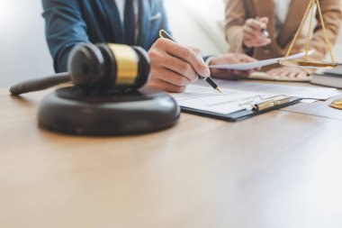 Avukat davası noter danışmanlığı veya müzakere bacağı tartışması