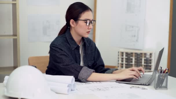 Joven Asiático Mujer Oficina — Vídeos de Stock