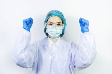 Koronavirüs salgınıyla mücadele etmek için yüz maskesi, gözlük ya da gözlük takan bilim adamı doktor Covid-19, koronavirüs salgını salgını tehdidi karantina, tıbbi ve sağlık konsepti
