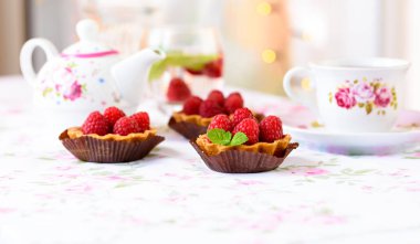 Kek ile ahududu, nane bir tablo