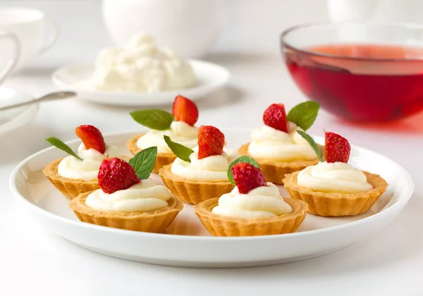 Many mini tarts with berries — Stock Photo, Image