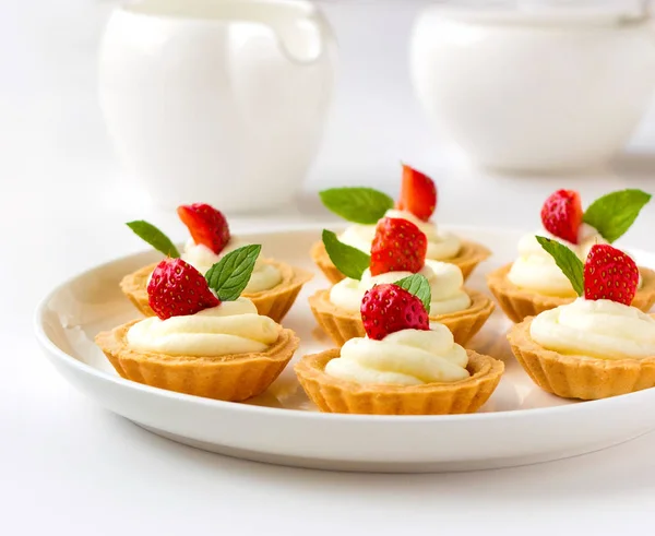 Many mini tarts with berries — Stock Photo, Image