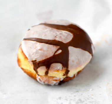 Çörek ona bir beyaz kağıt