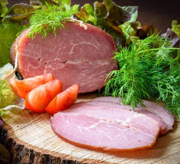 Smoked ham with tomatoes and dill herbs — Stock Photo, Image