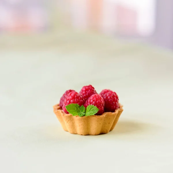 Mini Torten Mit Himbeeren — Stockfoto