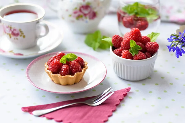 Mini Tortas Com Framboesas — Fotografia de Stock