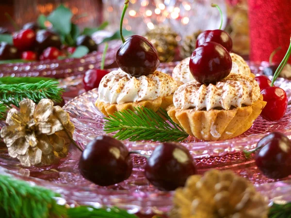 Gâteaux Trois Gâteaux Aux Cerises Crème Fouettée — Photo