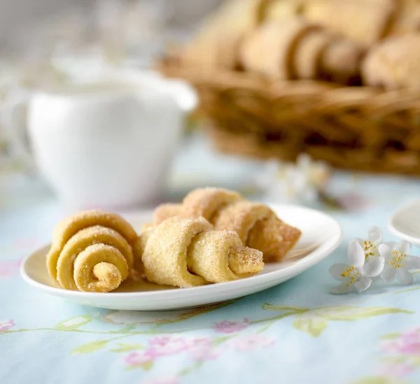 Many Croissants Table Spring Flowers — Stock Photo, Image