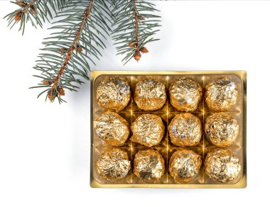 Noel ağacı olan Belçika çikolatalı pralinleri