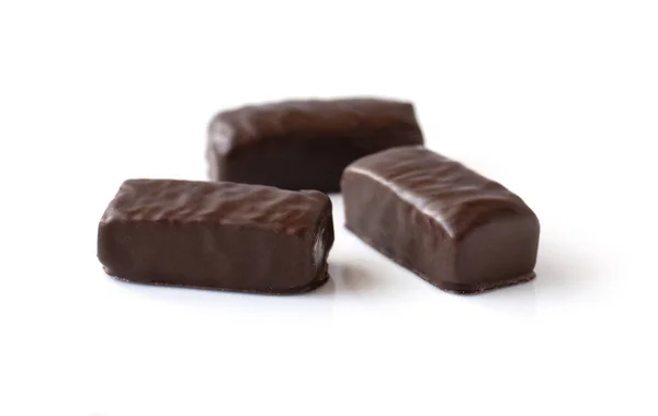 白地に隔離されたチョコレート マシュマロ キャンディ — ストック写真