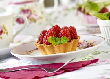 Ahududu mini tart keki.