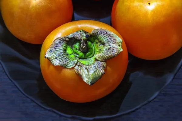 Fresh Ripe Persimmons Four Pieces Lying Glass Plate — Stock Photo, Image