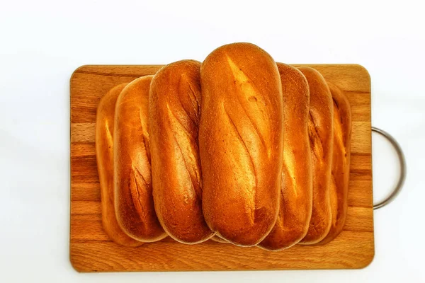 Rouleaux Frais Avec Croûte Dorée Reposent Sur Une Planche Bois — Photo