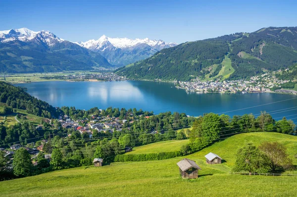 Vista Panorámica Hermosos Paisajes Los Alpes Con Lago Claro Prado — Foto de Stock