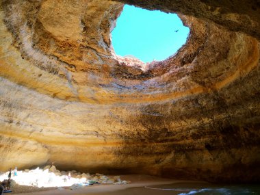 Algarve Portekiz okyanus mağaraları ve kıyıları