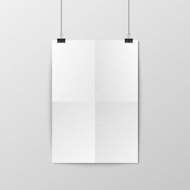 Katlanmış kağıt kıskaçları üzerinde asılı.